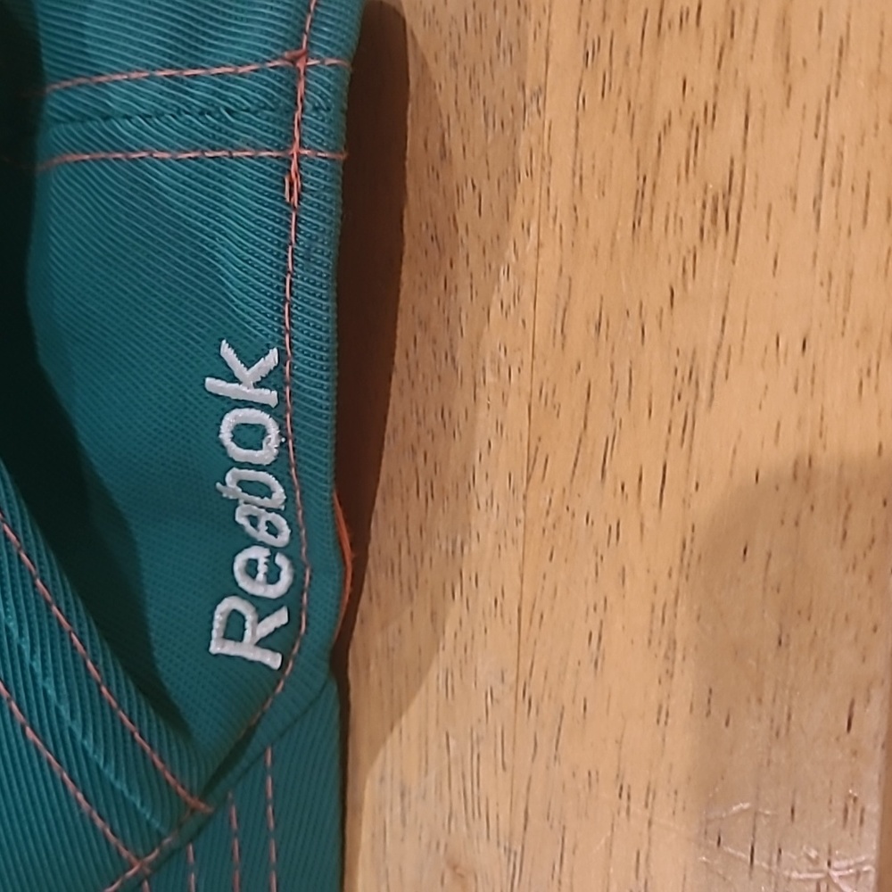 Reebok - Picture 4 of 6